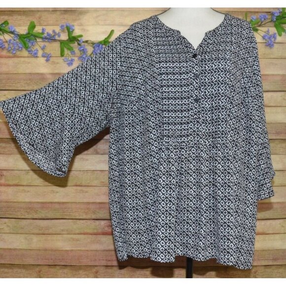 Catherines Women's Black 1/4 Button Up Blouse 2X 3/4 Bell Sleeves V-Neck Tunic - Picture 4 of 9